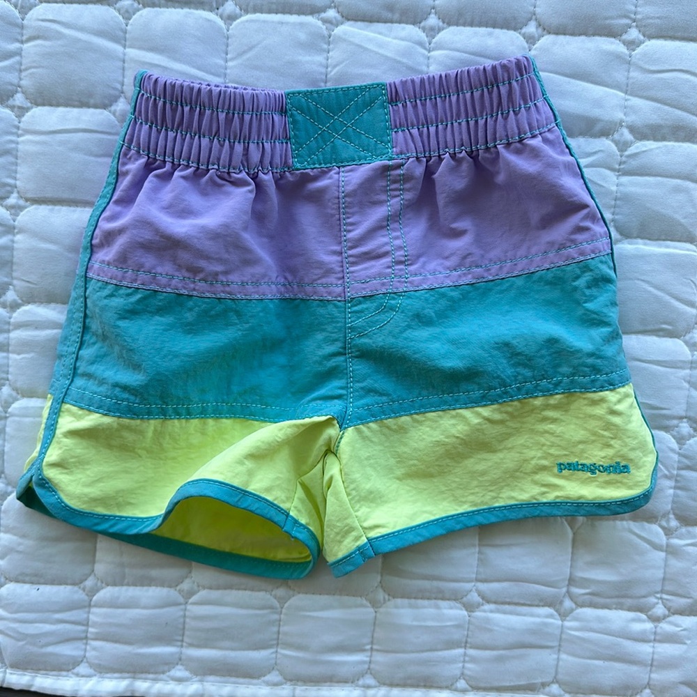 Patagonia shorts, 3T